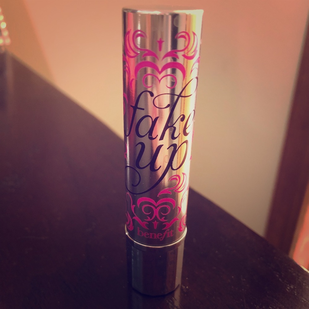 Benefit Fake Up Concealer